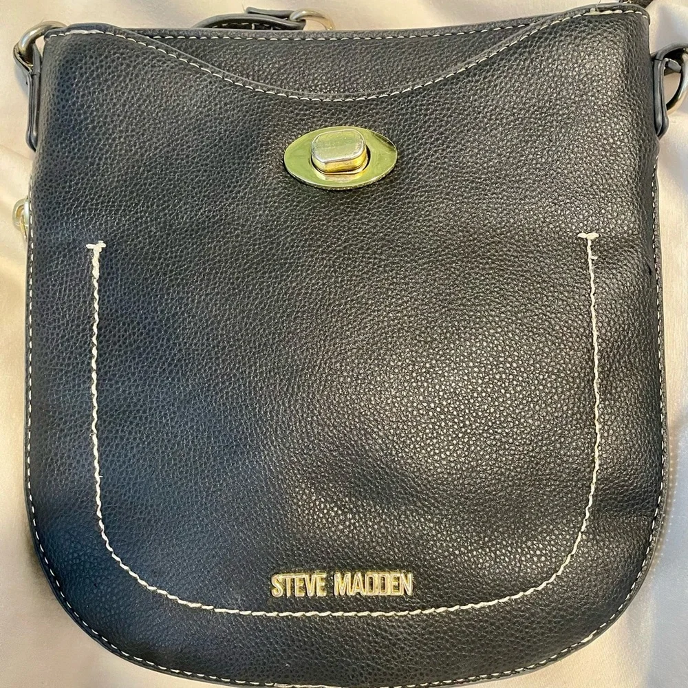 *EUC* Steve Madden Crossbody Bag - Black - SM Logo - Leather - 9.5” x 9” x 2.5” - Picture 12 of 14